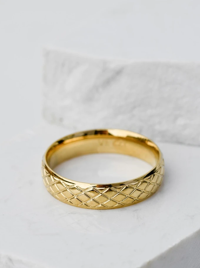  Obrączka unisex z symetrycznym wzorem, kolor złoty S404179Z00