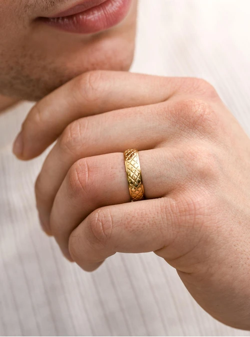  Obrączka unisex z symetrycznym wzorem, kolor złoty S404179Z00