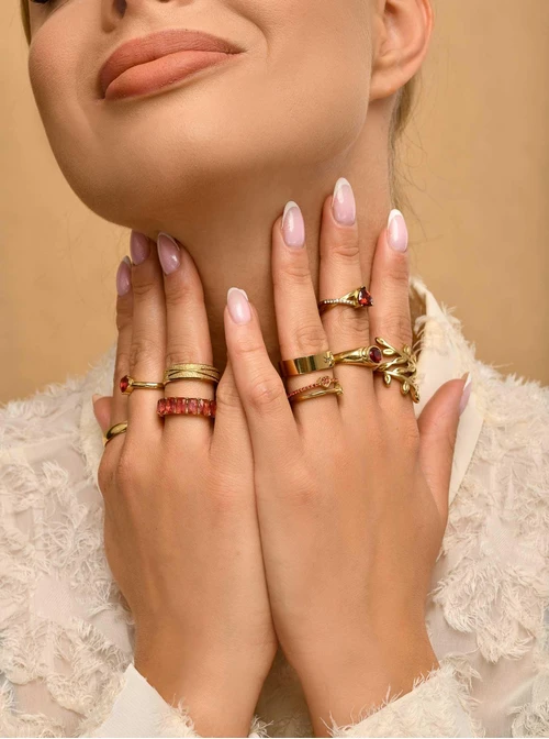 Pierścionek czerwone serce, kryształki, złoty S404139Z03