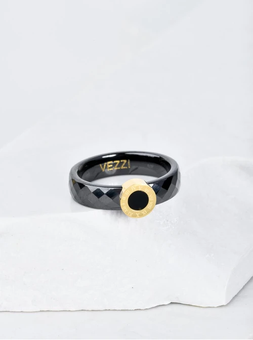 Pierścionek fasetowany, ceramiczny, czarny C404129Z01