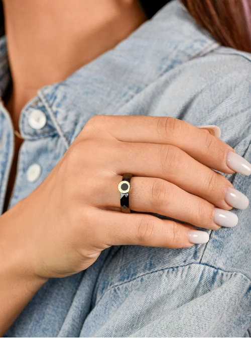 Pierścionek fasetowany, ceramiczny, czarny C404129Z01