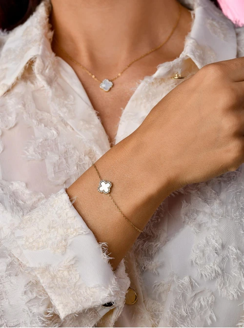 Bransoletka koniczynka z masą perłową, kryształki, złoty S104278Z02