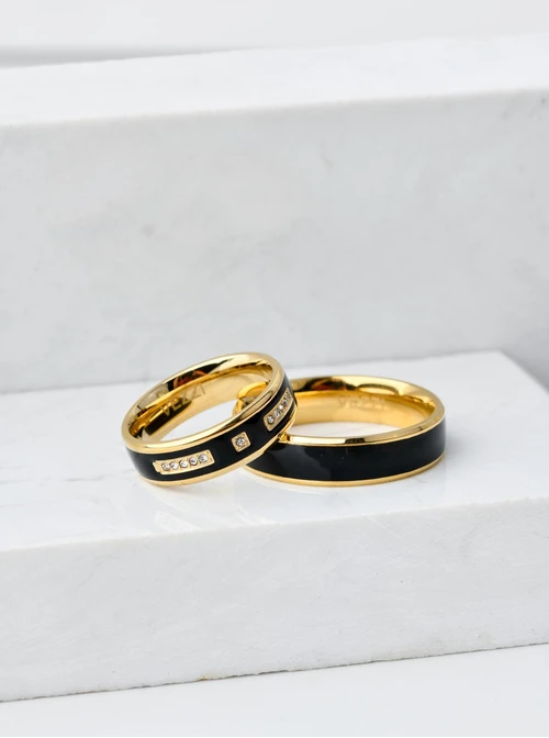 Obrączka kryształki, czarna emalia, złoty S404158Z00