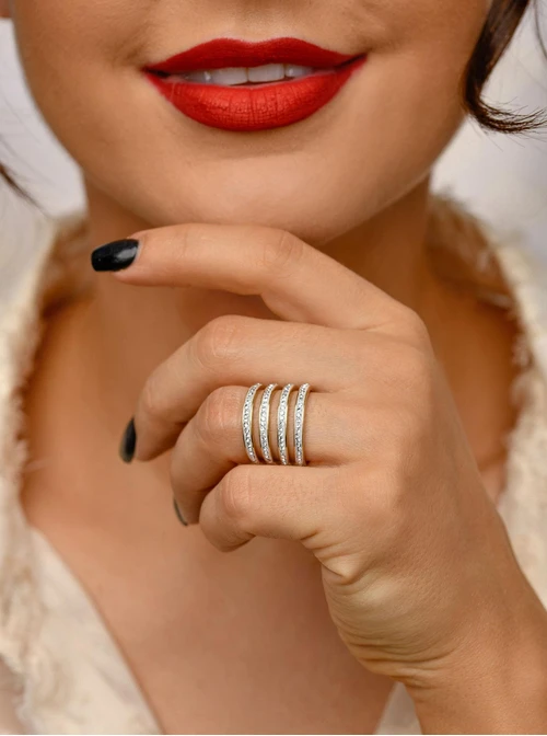 Pierścionek szeroki z kryształkami, złoty S404312Z02