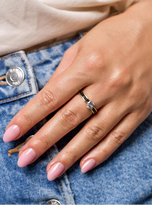 Pierścionek z kryształkami, złoty S406532Z01