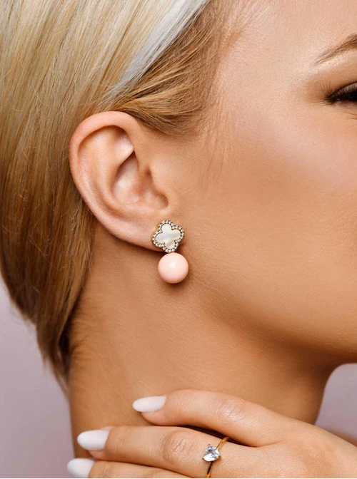 Kolczyki perłowe koniczynki, różowe kulki, złoty S207279Z06