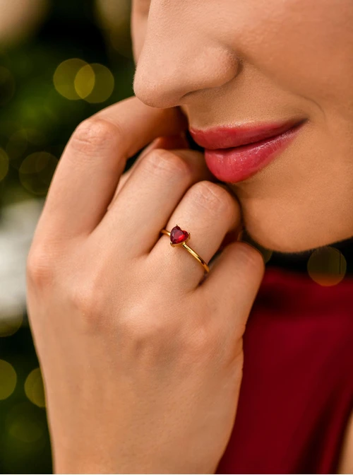 Pierścionek czerwone serduszko, złoty S406678Z03