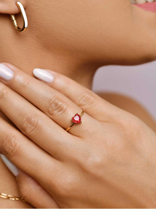 Pierścionek czerwone serduszko, złoty S406678Z03