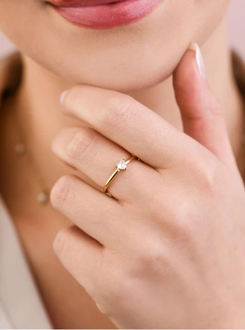 Pierścionek kryształowe serduszko, złoty S406677Z02