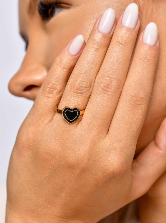 Pierścionek czarne serce, złoty, S406524Z01