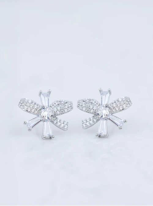 Kolczyki wieczorowe kokardki z kryształkami, srebrny B207378P00