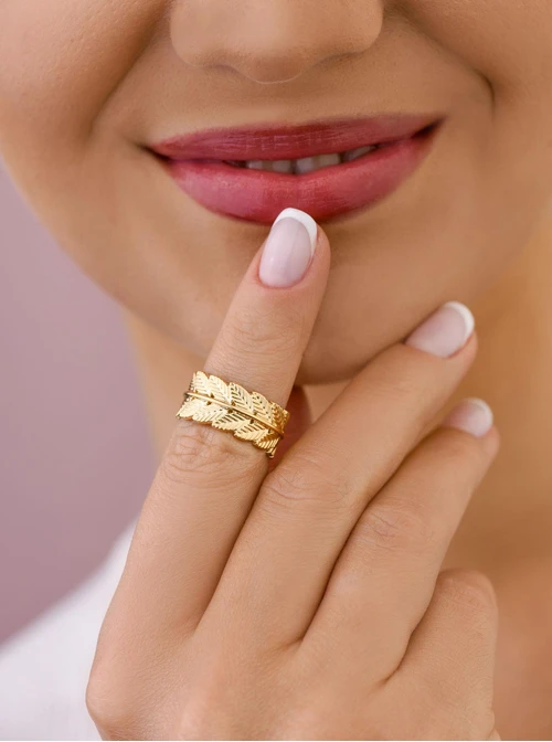 Pierścionek regulowany listki, stal pozłacana S409190Z00-0