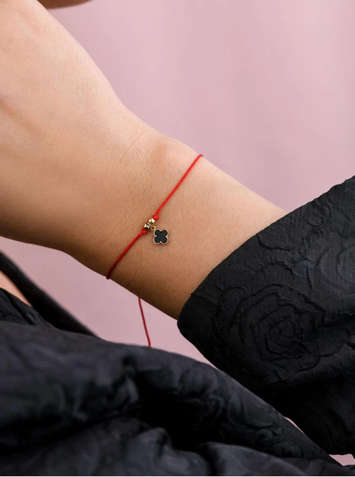 Bransoletka czarna koniczynka, stal pozłacana S109347Z01