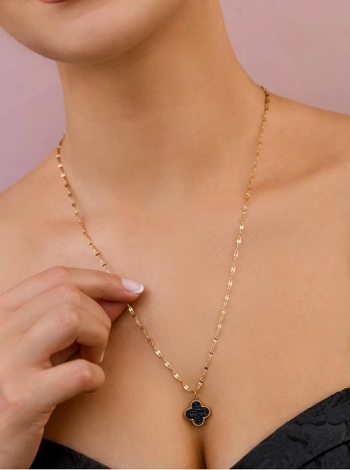 Naszyjnik długi, czarna koniczynka, stal pozłacana S308404Z01