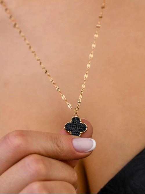 Naszyjnik długi, czarna koniczynka, stal pozłacana S308404Z01