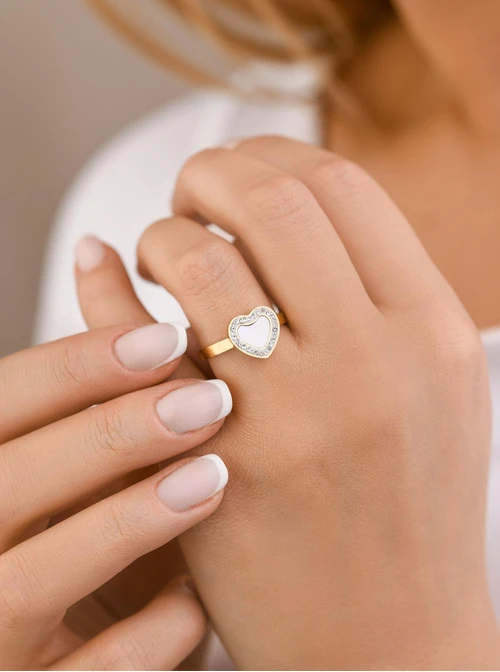 Pierścionek białe serce z masą perłową, stal pozłacana S406524Z02