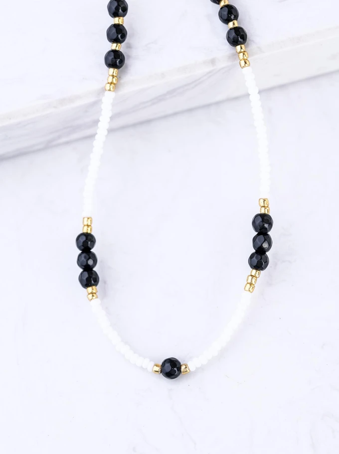 Choker z białymi koralikami, Obsydian, stal pozłacana S309424Z00