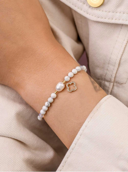 Bransoletka koniczynka, perełka, Howlit, stal pozłacana S109395Z02