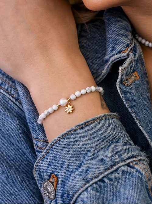 Bransoletka kwiat, perełka, Howlit, stal pozłacana S109394Z02