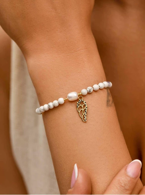 Bransoletka skrzydełko, perełka, Howlit, stal pozłacana S109399Z01