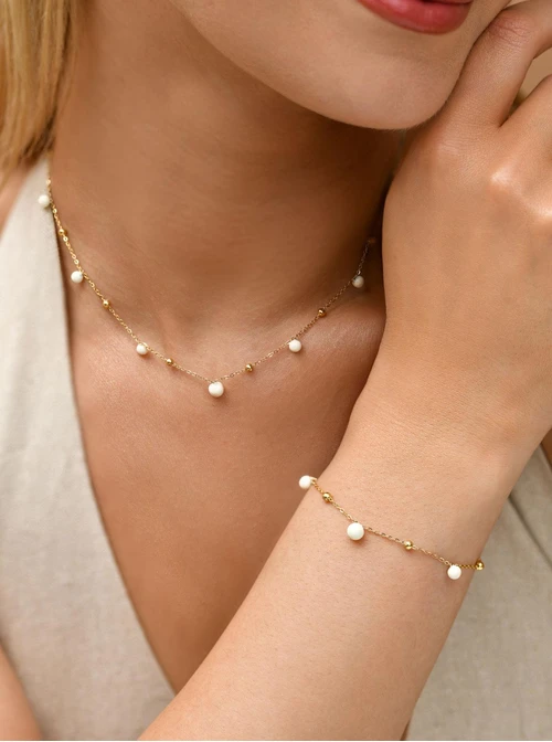 Naszyjnik białe kuleczki, stal pozłacana  S309451Z02