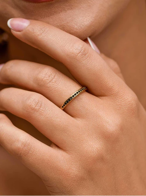 Pierścionek czarne kryształki, stal pozłacana S400044Z01