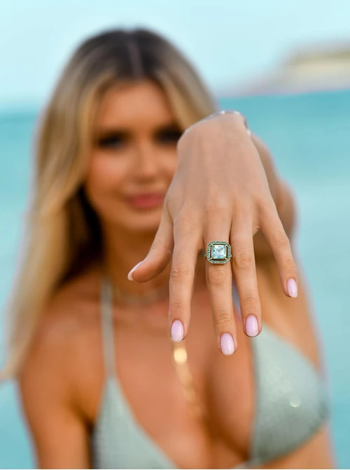 Pierścionek z kwadratowym błękitnym kryształem, stal pozłacana S404137Z04