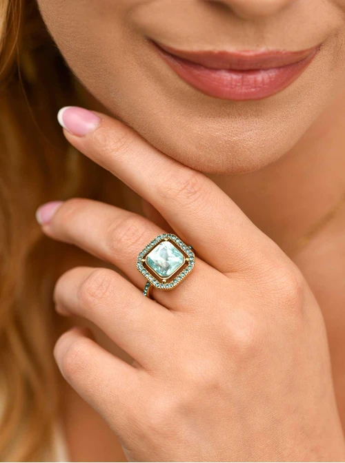 Pierścionek z kwadratowym błękitnym kryształem, stal pozłacana S404137Z04