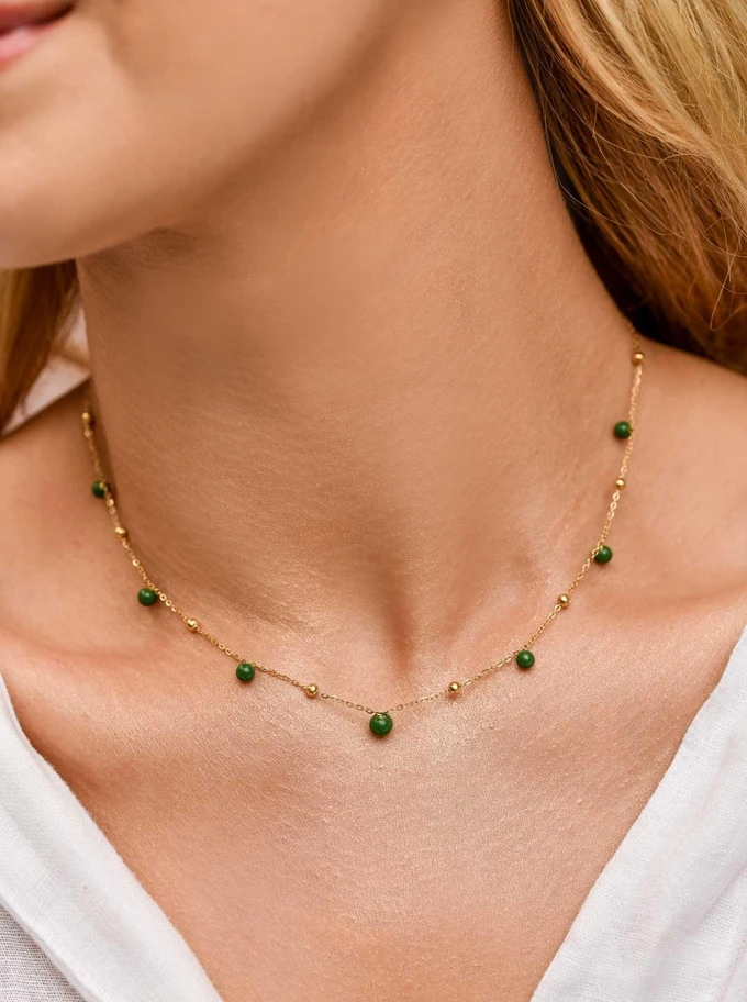 Naszyjnik zielone kuleczki, stal pozłacana S309451Z05