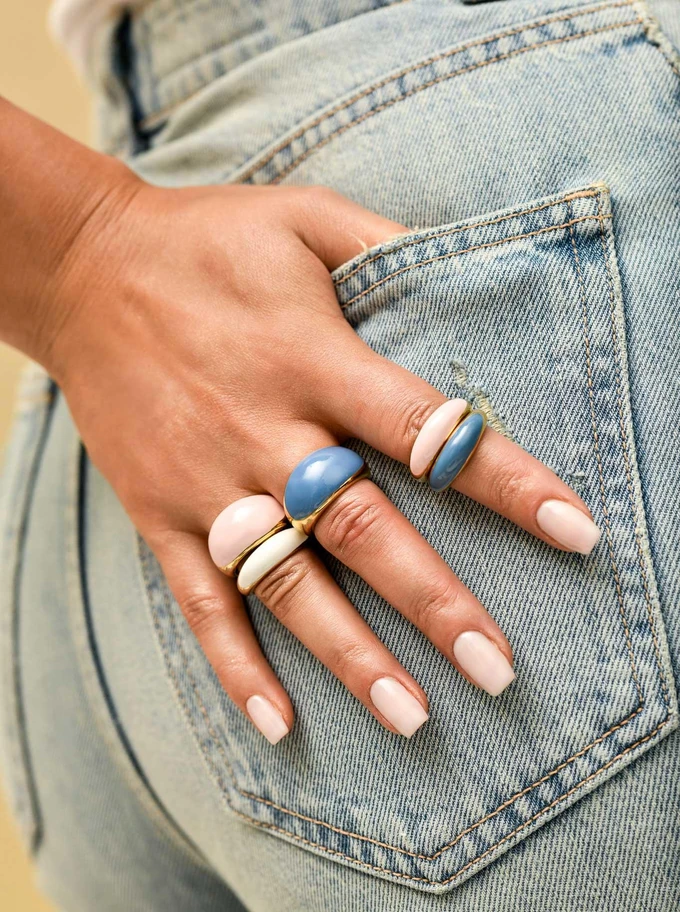 Pierścionek dmuchany z różową emalią, stal pozłacana S409918Z06