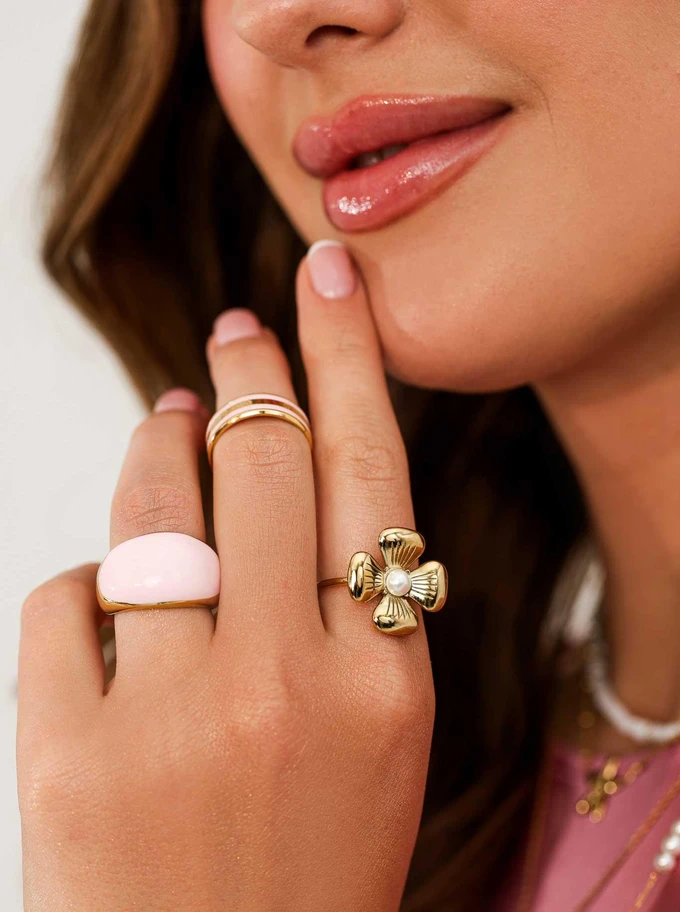 Pierścionek dmuchany z różową emalią, stal pozłacana S409918Z06