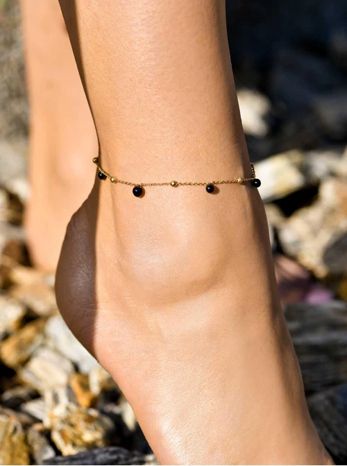 Bransoletka na kostkę, czarne kuleczki, stal pozłacana S109635Z01