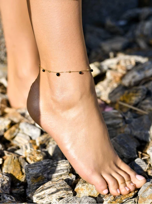 Bransoletka na kostkę, czarne kuleczki, stal pozłacana S109635Z01