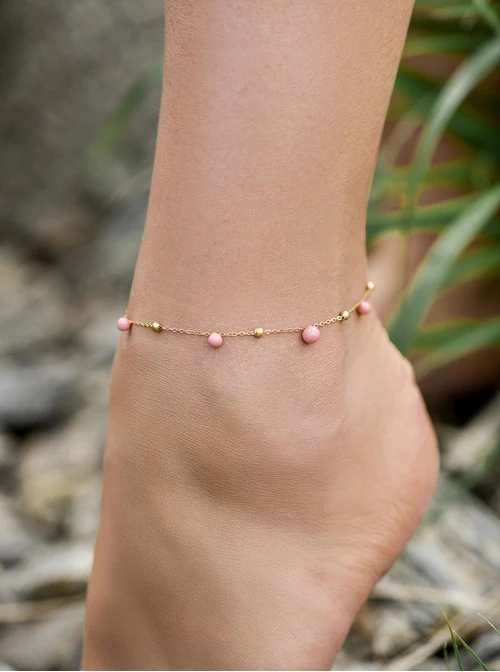 Bransoletka na kostkę, różowe kuleczki, stal pozłacana S109635Z06