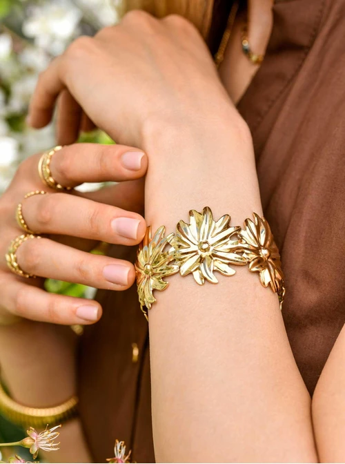 Bransoletka kwiaty, stal pozłacana S109656Z00