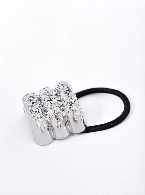 Gumka do włosów zdobiona metalowym detalem B610021S00