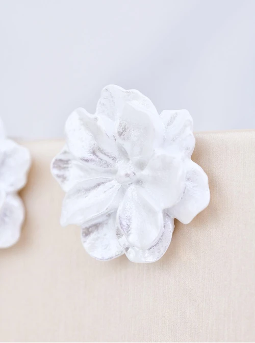 Kolczyki białe kwiaty, stal pozłacana S209688Z02