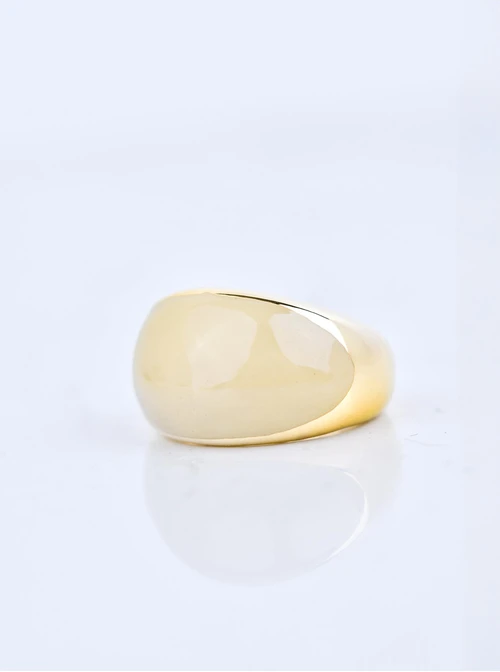 Pierścionek dmuchany z beżową emalią, stal pozłacana S409929Z15