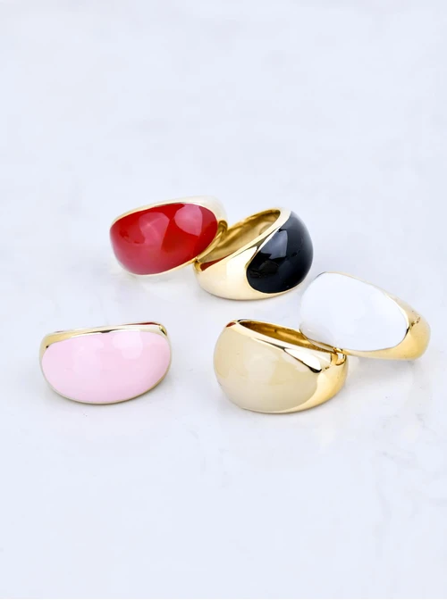 Pierścionek dmuchany z beżową emalią, stal pozłacana S409929Z15