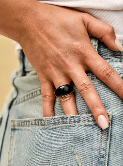 Pierścionek dmuchany z czarna emalią, stal pozłacana S409933Z01