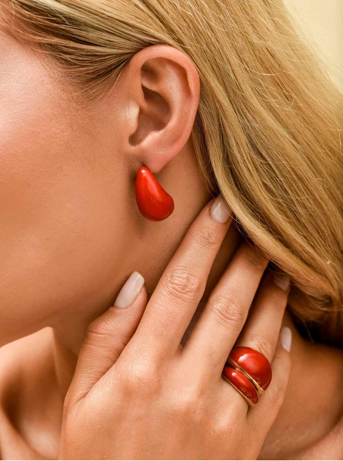 Pierścionek dmuchany z czerwoną emalią, stal pozłacana S409927Z03