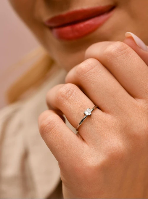 Pierścionek kryształowe serduszko, stal  S406677S02