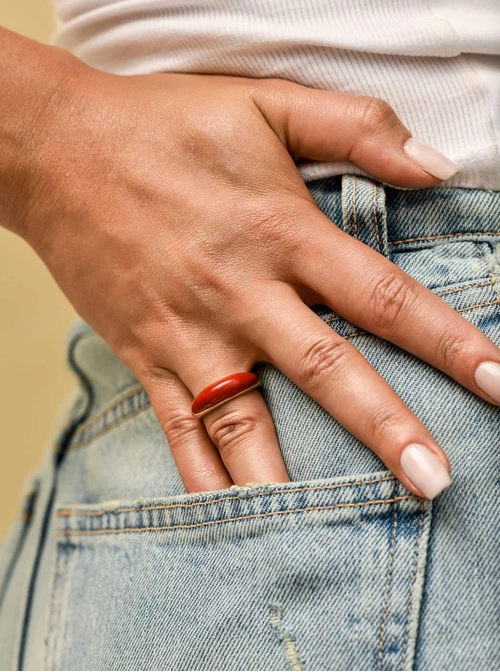 Pierścionek z czerwoną emalią, stal pozłacana S409926Z03