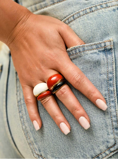 Pierścionek z czerwoną emalią, stal pozłacana S409926Z03