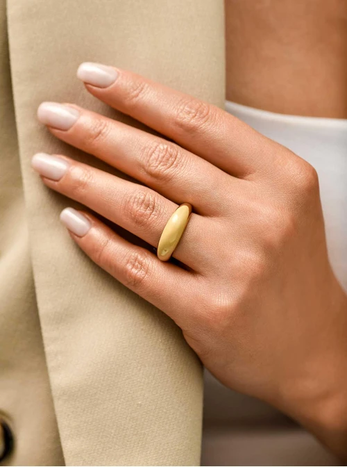 Pierścionek z kremową emalią, stal pozłacana S409928Z15