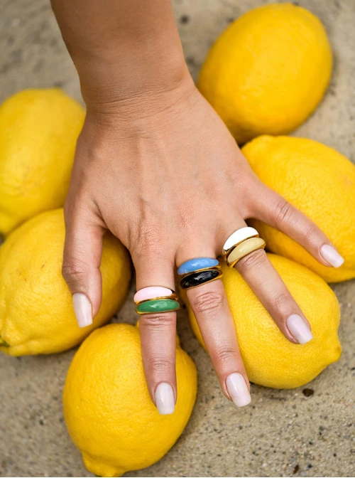 Pierścionek z kremową emalią, stal pozłacana S409928Z15