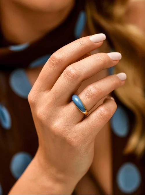 Pierścionek z niebieską emalią, stal pozłacana S409923Z04