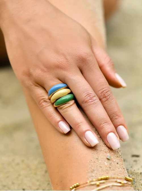 Pierścionek z niebieską emalią, stal pozłacana S409923Z04