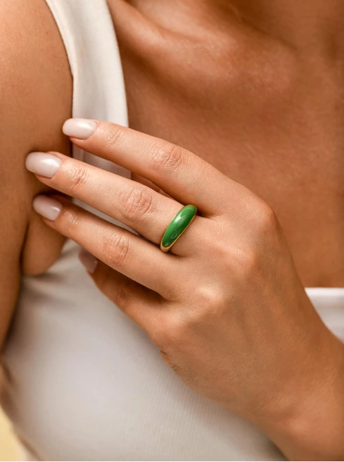 Pierścionek z zieloną emalią, stal pozłacana S409914Z05