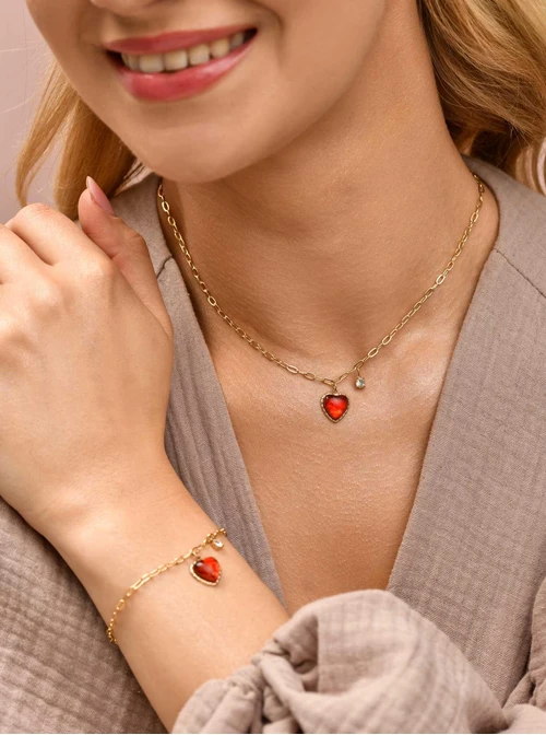 Bransoletka czerwone serduszko, stal pozłacana S109818Z03
